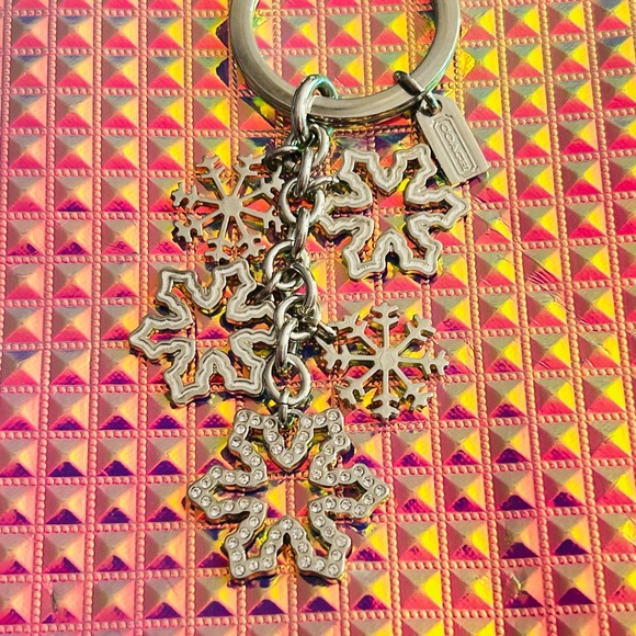 💰 SOLD💰Coach Snowflake Keychain/ Bag Charm - Picture 2 of 7